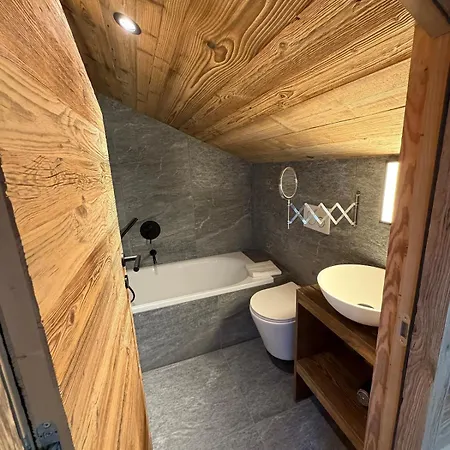 Cathedral - 1 Bedroom Close To The Lifts *